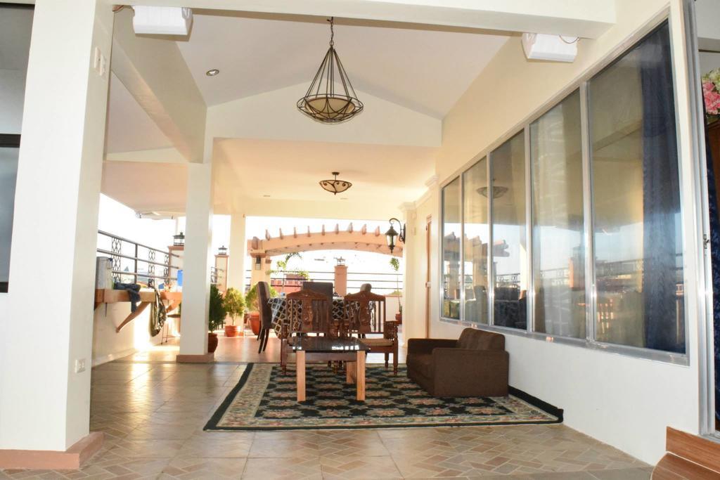 The Saint Joseph Residential Suites Lucena Habitación foto